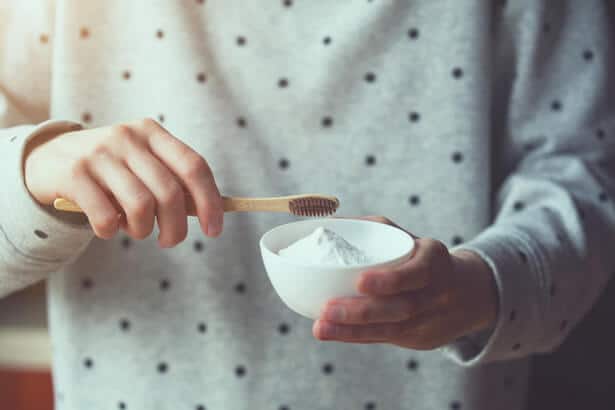 4 astuces pour blanchir ses dents naturellement